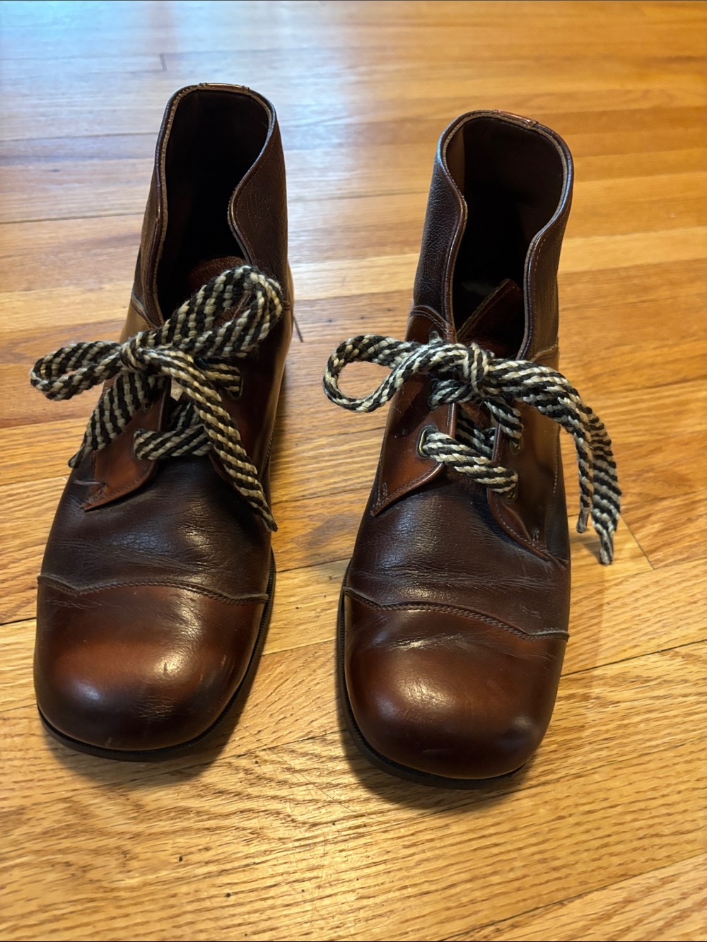 Men’s Vintage Brown Leather Lace-Up Shoes with Striped Laces